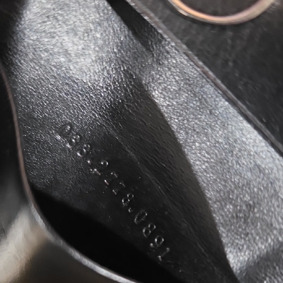 Gucci Vintage Black Leather 6-Key Holder Case – Classic Luxury Accessory 3.5x2.5 - Picture 13 of 14